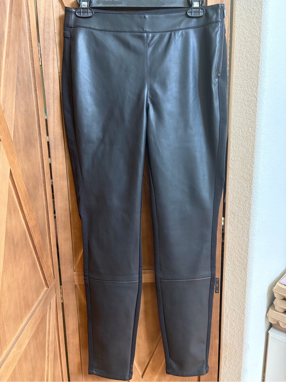 White House Black Market Black Ponte Leggings